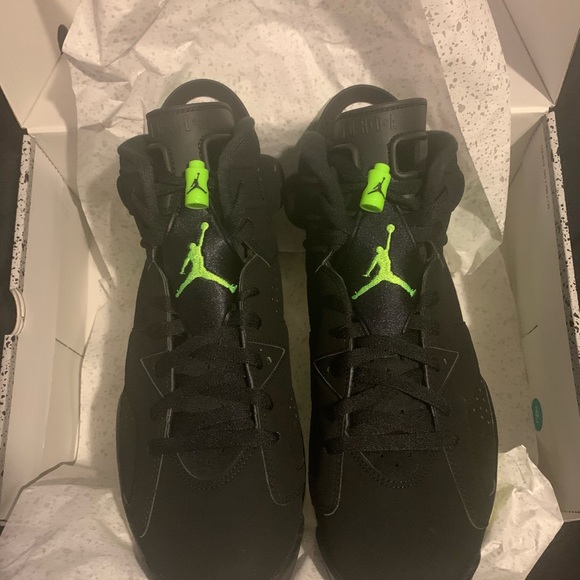 Nike Air Jordan Retro Electric Green Basketball - Main Image